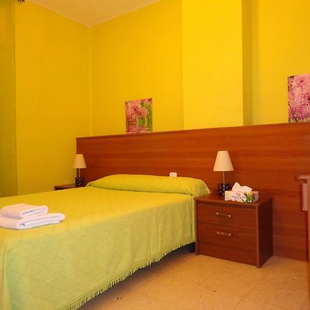 Hotel Pension Mode Lleida Zimmer foto